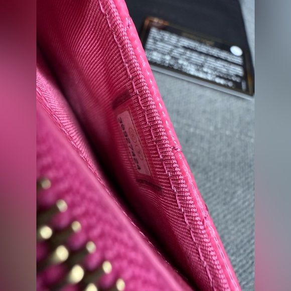 CHANEL caviar pink zippy card holder - Picture 6 of 7